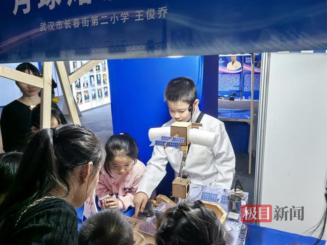 魅力！这场万众创新主题展亮点纷呈凯发K8国际娱乐近距离感受科技(图1)