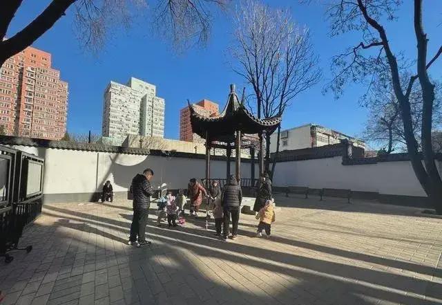 私搭乱建居民想提升小区环境的愿望实现了凯发k8国际首页登录拆除700平方米(图3)